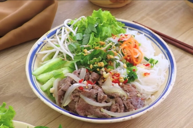 Bún Thịt Bò Xào - Hai Phượng