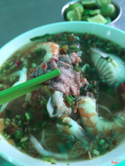 món bún lẩu thái có thêm thịt bò tái vừa thơm vừa béo ăn vào ngất ngay 