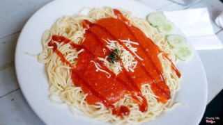 Spaghetti ở đây luôn ngon và đỉnh nhất :))) sợi mỳ mềm, xốt ngọt, sệt, bên trong có thịt bò băm. Spa đc ăn kèm với dưa chuột tạo sự thanh thanh. Nói chung là món này ngon nhất cửa hàng rồi ^^