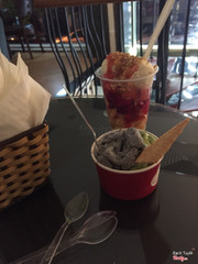 Kem mè đen - trà xanh - sữa chua