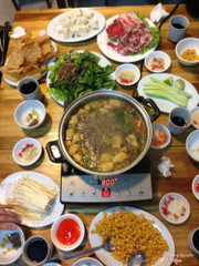 Lẩu riêu cua bắp bò sườn sụn nồi to 250k 