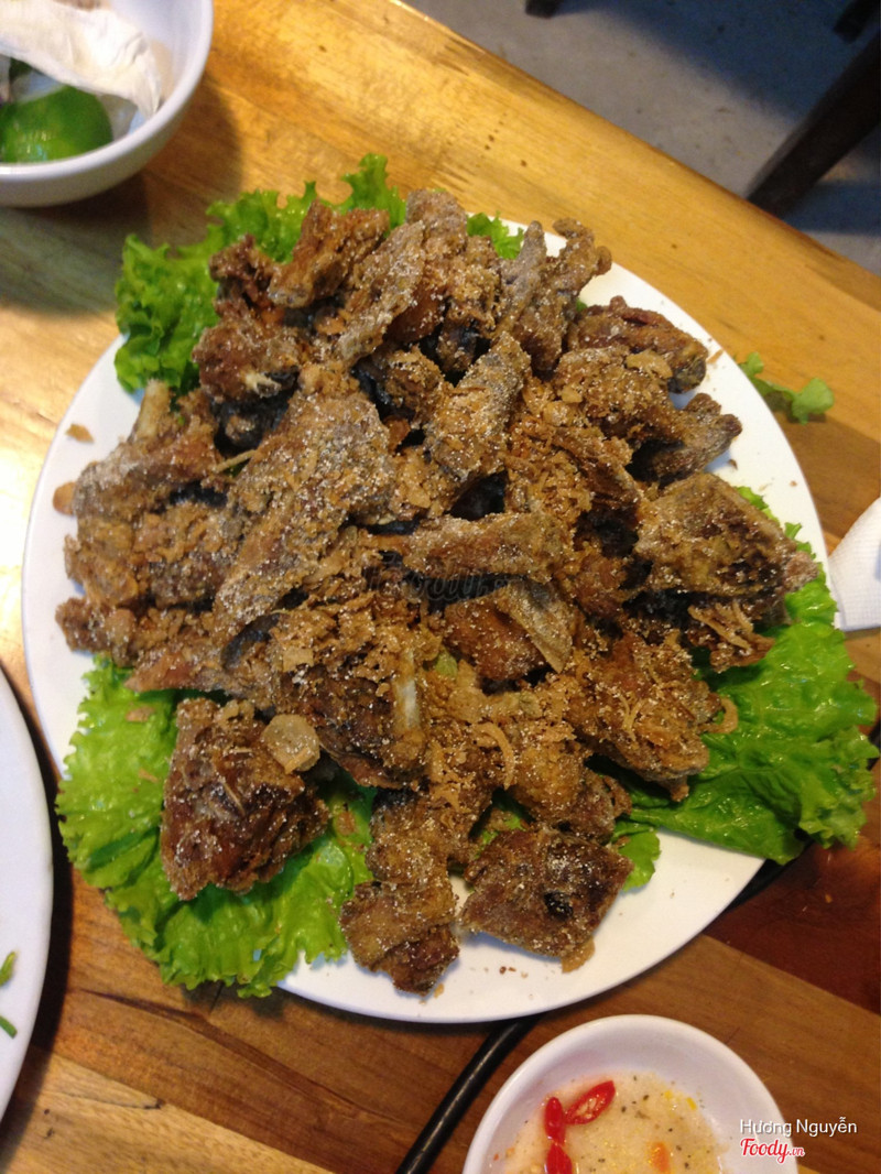 Gà rang muối. Chắc đúng là gà chạy bộ nên ăn hơi zai 😚