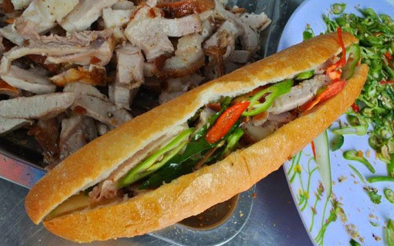 Bánh Mì Heo Quay - Nguyễn Văn Thoại