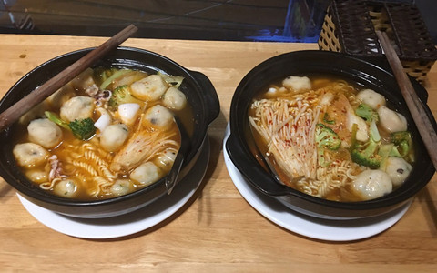 Đi ăn gần cổng trường Đại học Cần Thơ