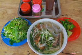 Bún cá + sứa