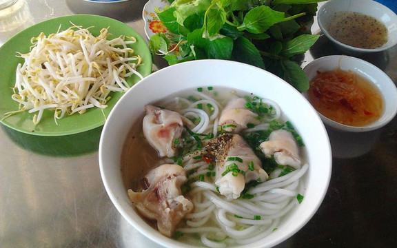 Hủ Tiếu Mì, Bánh Canh & Nui Giò Heo