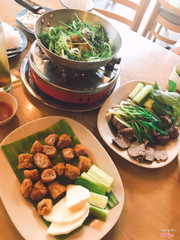 Nem chua rán, lòng lợn luộc, chả cá lã vọng