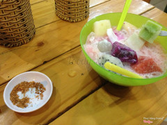 Trái cây tô rất nhìu loại trái cây. Bao ngon