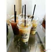 Du Thé Nguyễn Hữu Cầu. Milk tea thì mình thấy cũng ngon, không khác trà sữa bình thường .-. Còn trà đào đào rất là ngon lunnn, nhiều đào nữa ạ~~. View quán thì bao dth luôn nha, có 3 em chó dth cực lun ạ, ghé quá nhanh đi ace ơiii ❤️