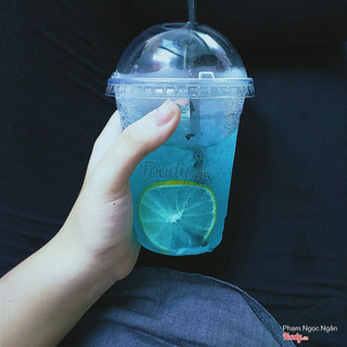 Những ly Nước xanh dương