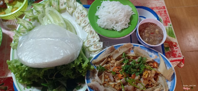 Khăn long luộc cuốn bánh tráng