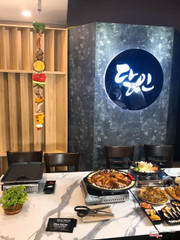 Look at that foods ! it's amaizing .