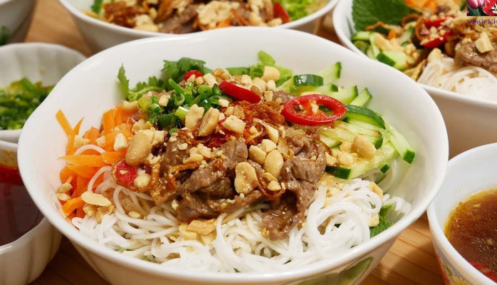 Linh Linh - Bún Chả & Bún Bò Trộn