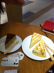 Bánh kem! 2 cái bên phải là Caramen Chese 