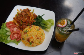Cơm Bò Lúc Lắc và Soda Mojito Chanh Dây ( Diced Beef Fried Rice and  Soda Mojito Passion Fruit.)