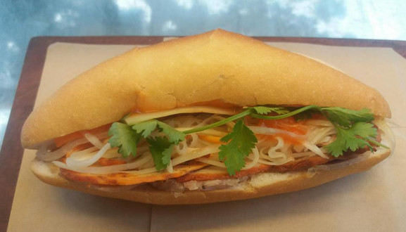 Thảo Nguyên - Tiệm Bánh Mì Như Ý