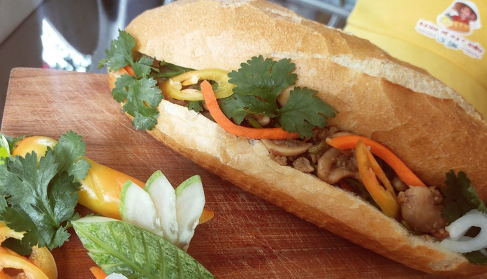 Cô Yến - Bánh Mỳ Hạt Điều - Lê Văn Quới