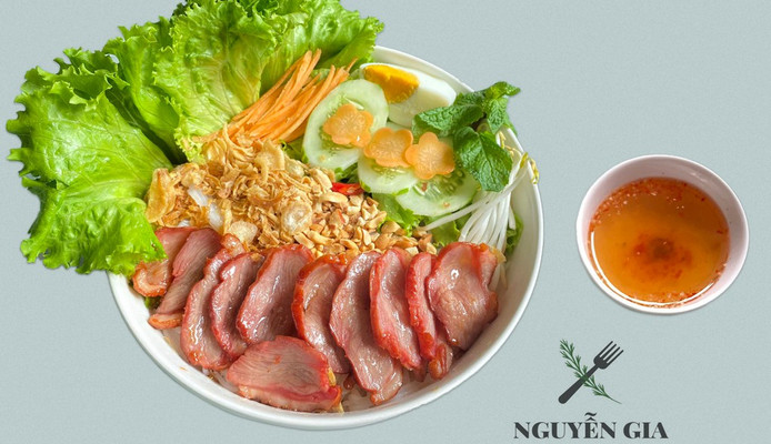 Nguyễn Gia - Bún Trộn & Cơm Gà - Hoàng Ngân