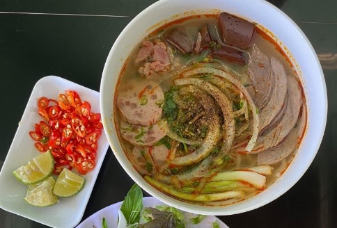 Bún Bò - 4 Chị Em - Lê Văn Sỹ