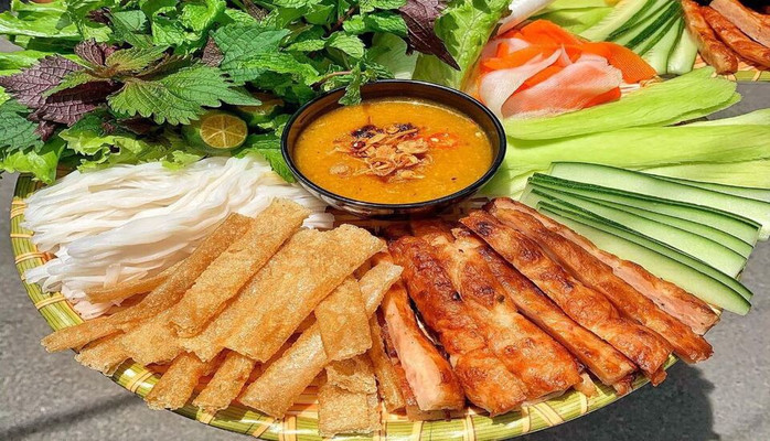 Nem Nướng Bánh Mì Cô Huệ - Nhân Hòa