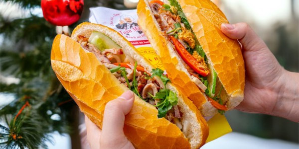 Lò Bánh Mì Tuấn Mập Sài Gòn - Bánh Mì Nóng Kẹp Chả Bò