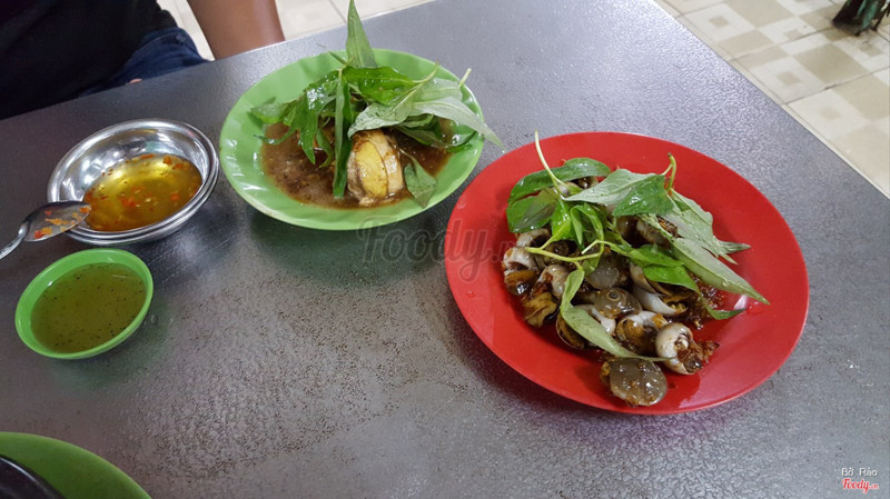 Vịt lộn xào me, Ốc mỡ xào tỏi