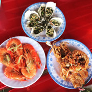 Tôm hấp gừng + hàu nướng mỡ hành + tôm tít xào me