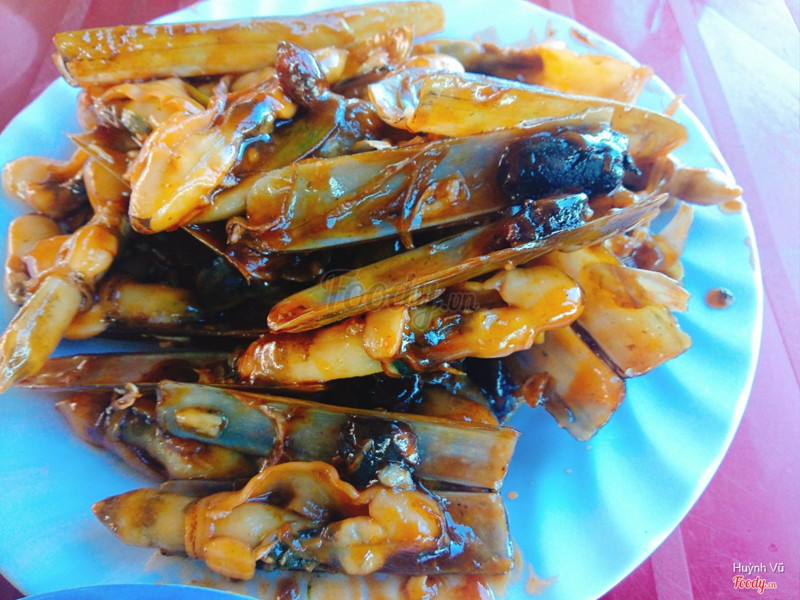 Ốc móng tay xào me