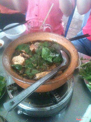 Lẩu lớn, ăn được 3 - 4 người.