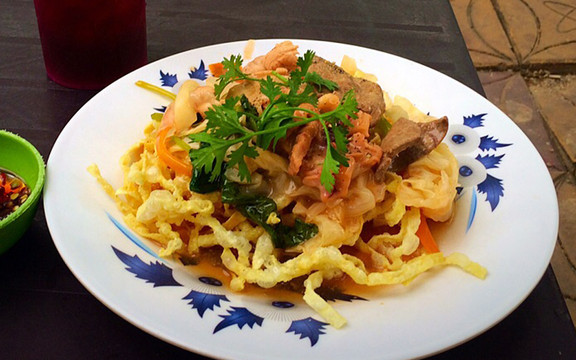 Cơm Gà Xối Mỡ & Mì Xào Giòn