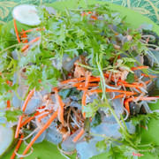 Gỏi sứa - 150k, sứa nhiều, nhưng không thấm gia vị lắm, theo mình thấy thì nên ăn để biết chứ không ngon lắm.