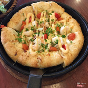 Pizza hải sản viền phômai