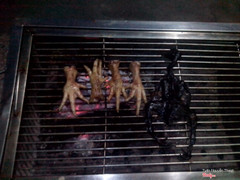 gà ác và chân gà nướng