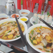 Bánh canh ngon, nước dùng ngọt đậm đà, ghẹ hơi tanh 1 chút thôii , chủ quán thân thiện, nước sâm ngon nhất sài gòn luôn ấy 😝😝 