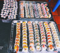 Các loại sushi được quyền bán tại đây.