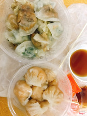 Đồ ăn mua về nhưng nóng hổi. Mình gọi 1 combo lớn 20pcs và 1 há cảo tôm thịt. Vs dimsum giá rẻ thì ngon hơn mong đợi 😍 có cái nhân rau ăn ngon, thơm, đỡ ngấy. Nói chung vs giá nvay mình nghĩ khá ok rùiii