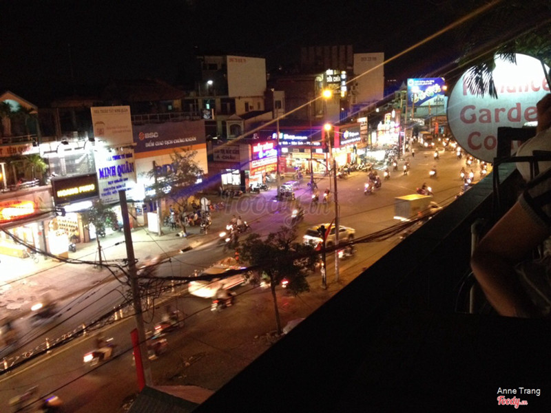 view nhìn xuống đường Nguyễn Oanh