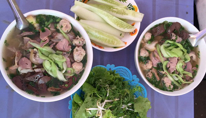 Kiên Tuyết - Bún, Sốt Vang & Súp Lươn