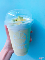 Nhân dịp giảm giá 40% mình order ly smoothie bơ như hình,sau 20p thì nhận được.khá ngon,ngọt vừa phải có cả bơ tươi ăn rất béo 😍