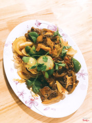 Đuôi bò xào sa tế