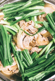 Bò tơ hấp bánh tráng rau rừng