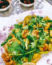 Dồi trường xào cải chua