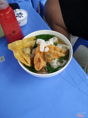 Nước dùng thực sự ngon và khiến mình bất ngờ, Topping bên trong dậy vị tôm và ngọt vị thịt, huhu ngon lắm các ae ạ