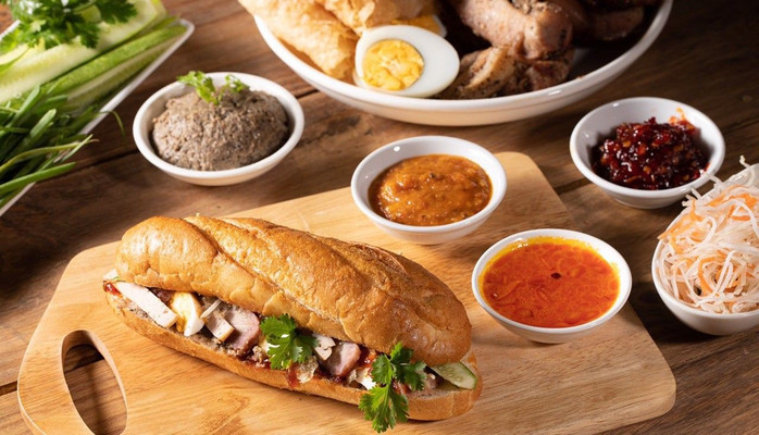 Bánh Mì Nướng Lu Cô Nẫu - Hoa Cúc