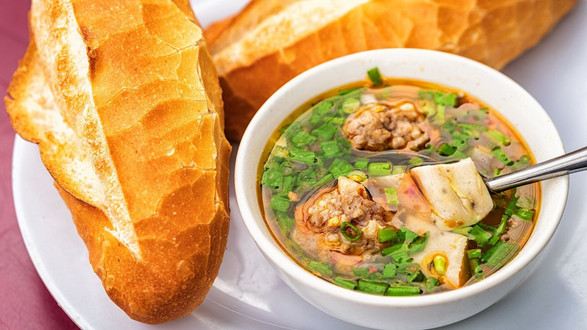 Bún Bò Huế - Bánh Mì Xíu Mại Chén O Vân -  Lương Định Của