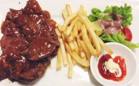Vài hàng beefsteak giá siêu bình dân cho chị em yêu thịt