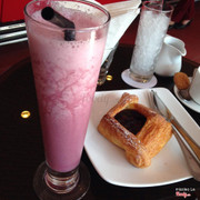 đây là ly verry berry và bánh