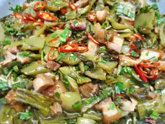 Cải chua kho thịt