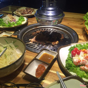 Mới đầu còn hào hứng chứ lần thứ 2 thứ 3 là chán rồi vì toàn thịt thôi nên dễ ngán quá chả ăn được mấy