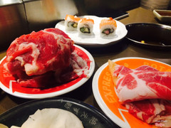 Lấy mấy dĩa thịt luôn :))